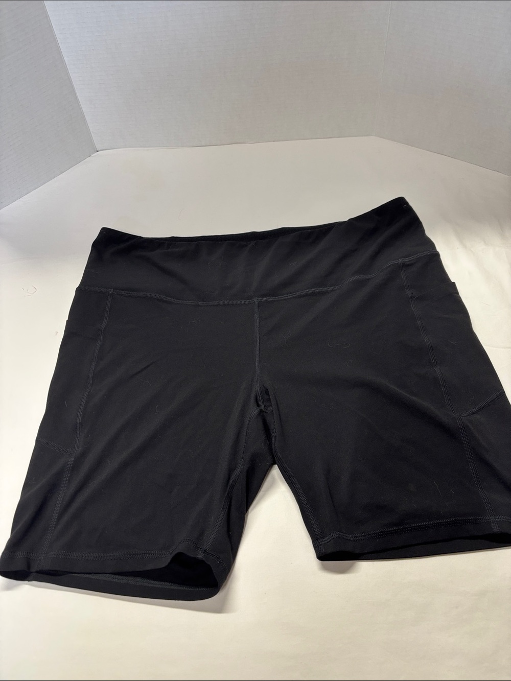 High-Rise Black Women’s Bike Shorts with Pocket